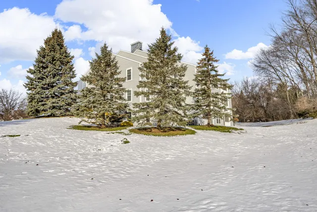 $264,900 | 783 West Barrington Circle, Jackson, MI 49203