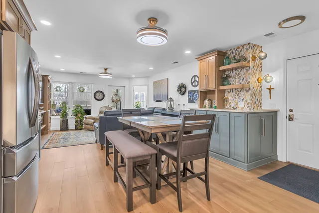 $264,900 | 783 West Barrington Circle, Jackson, MI 49203