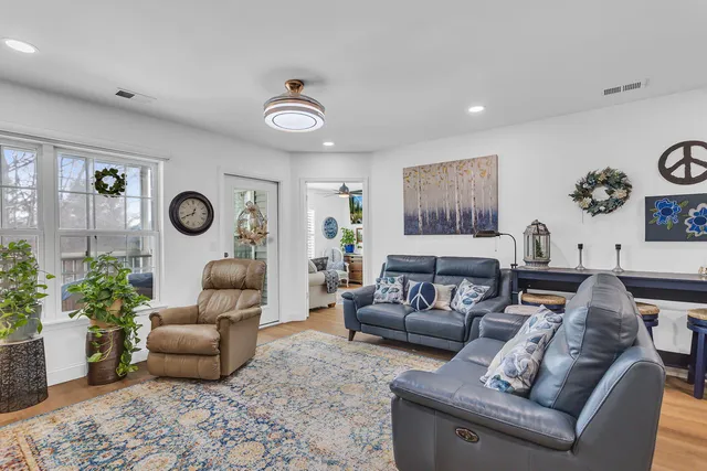 $264,900 | 783 West Barrington Circle, Jackson, MI 49203