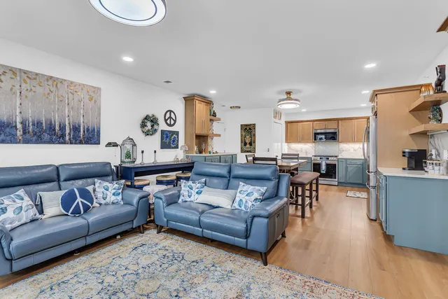 $264,900 | 783 West Barrington Circle, Jackson, MI 49203