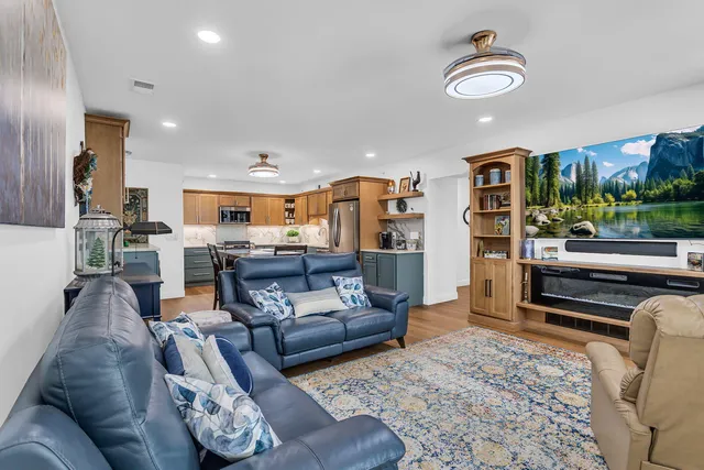 $264,900 | 783 West Barrington Circle, Jackson, MI 49203