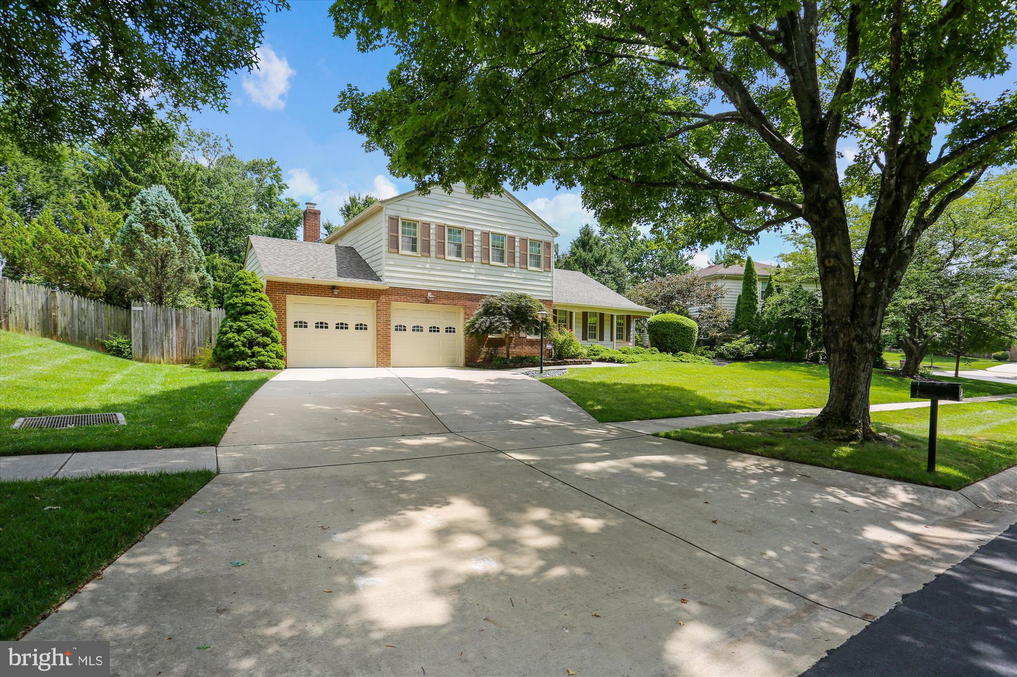 1503 Blue Meadow Road Potomac, MD 20854 - Photo 5 of 51 Driveway
