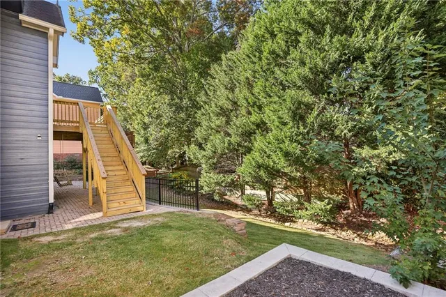 a view of a yard with a tree
