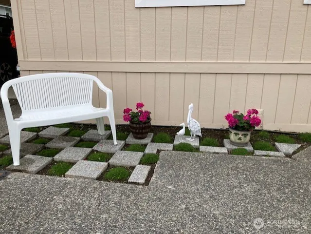 a view of roof with sitting area