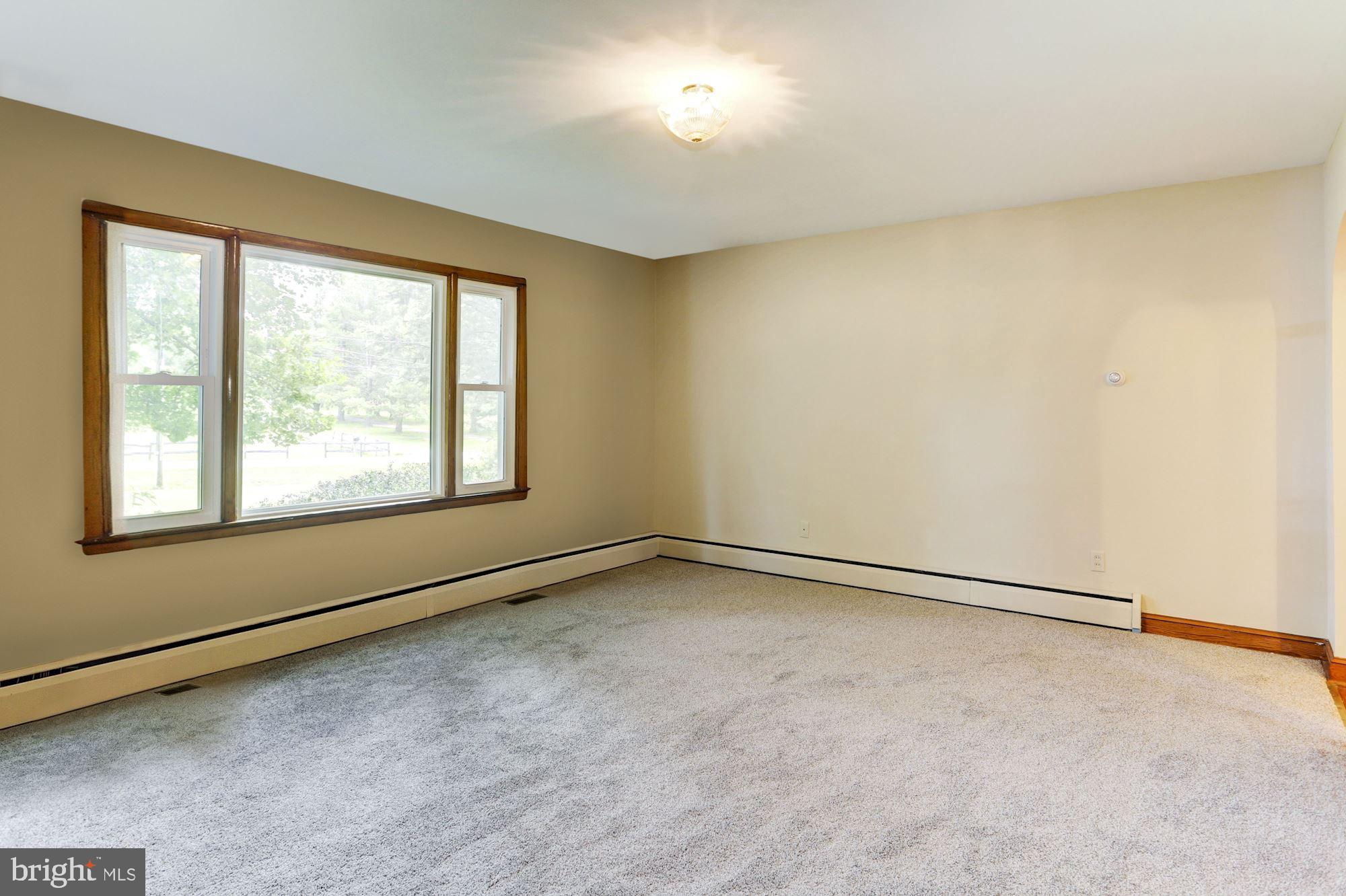 4656 Linthicum Road Dayton, MD 21036 - Photo 5 of 42 Living Room