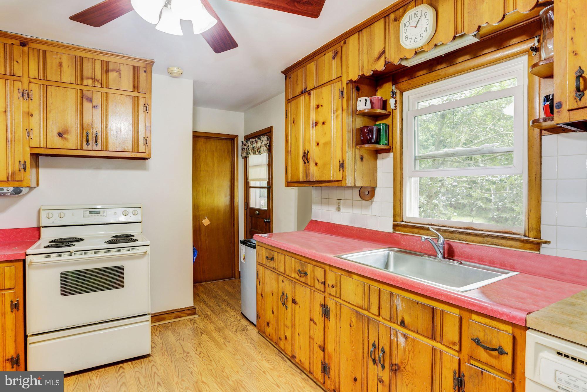 4656 Linthicum Road Dayton, MD 21036 - Photo 10 of 42 Kitchen