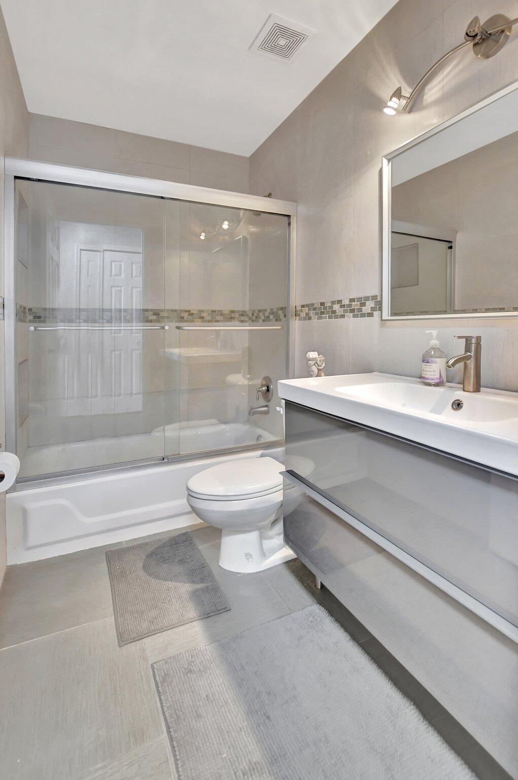 21783 Philmont Court Boca Raton, FL 33428 - Photo 16 of 31 Second Bathroom