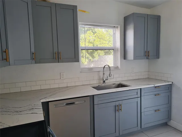 $2,695 | 4390 Northeast 15th Terrace, Pompano Beach, FL 33064