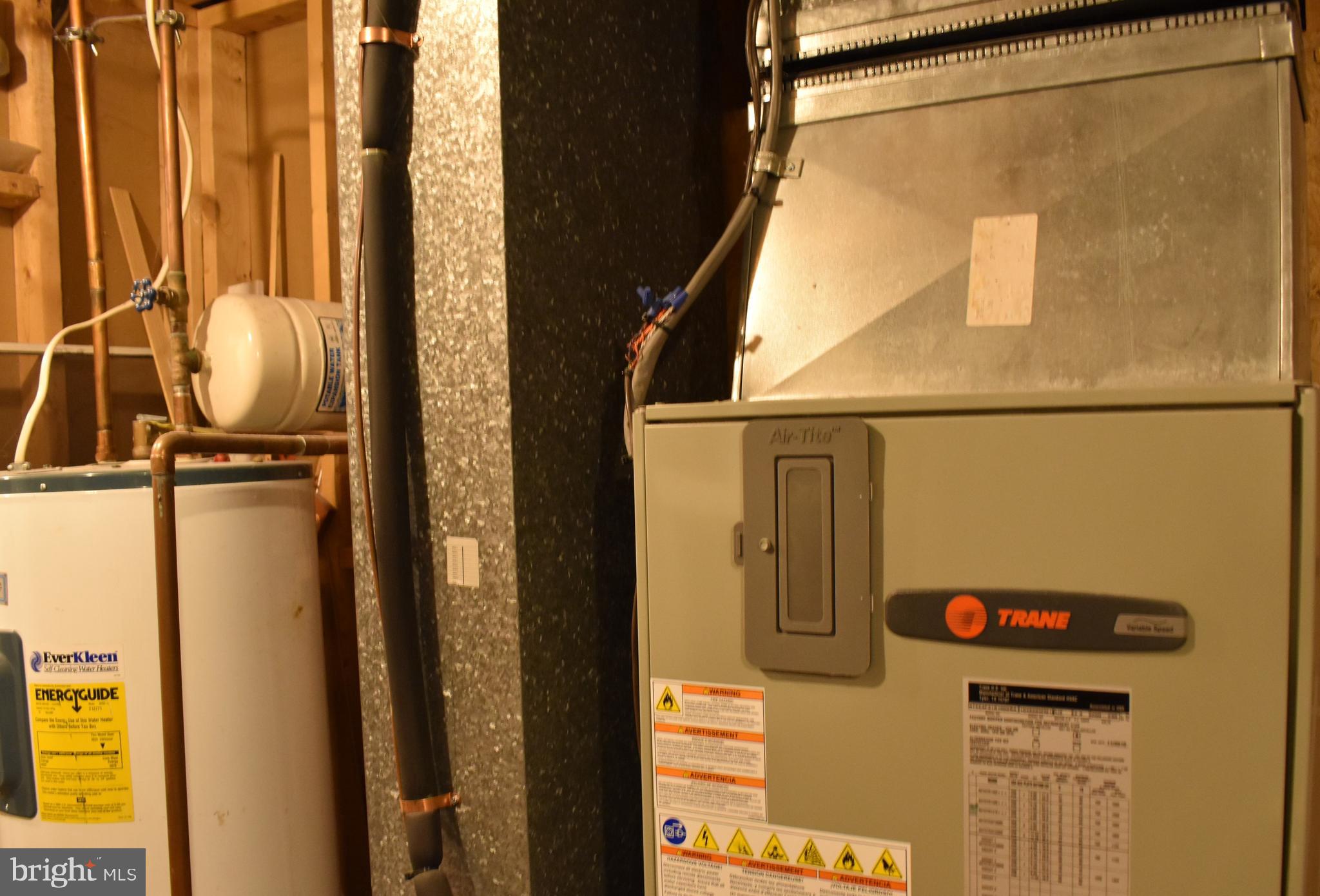 4 Hyacinth Road Baltimore, MD 21234 - Photo 19 of 33 a utility room with a washer and dryer