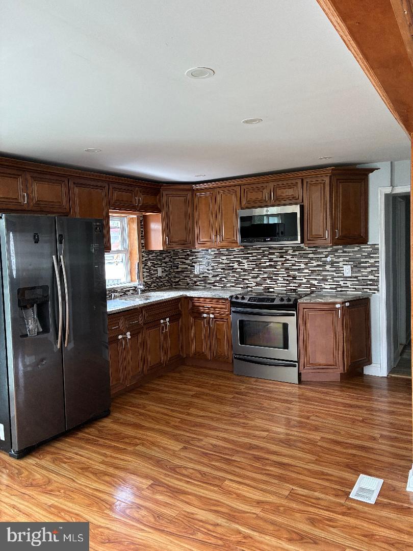 121 Walnut Avenue Croydon, PA 19021 - Photo 14 of 32 Kitchen