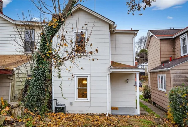 a view of a back yard of the house