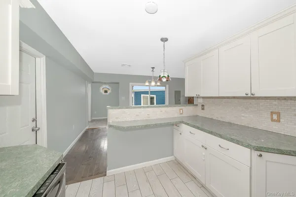 $514,999 | 33 East Seacrest Avenue, Lindenhurst, NY 11757