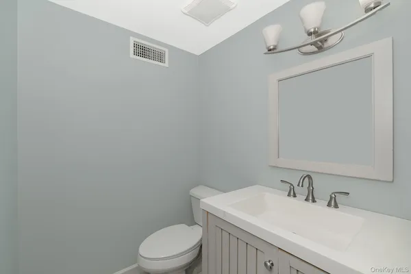 $514,999 | 33 East Seacrest Avenue, Lindenhurst, NY 11757