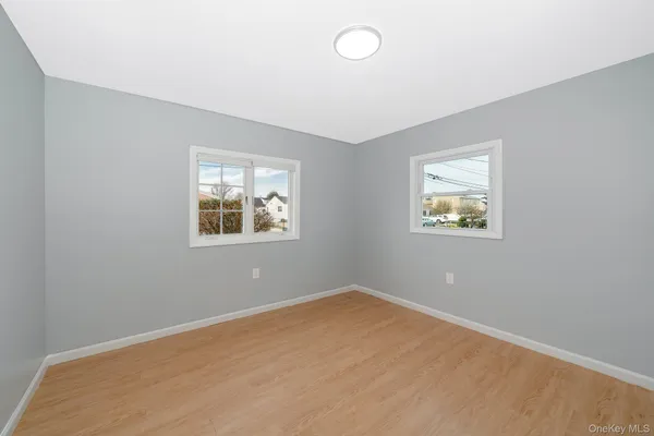 $514,999 | 33 East Seacrest Avenue, Lindenhurst, NY 11757