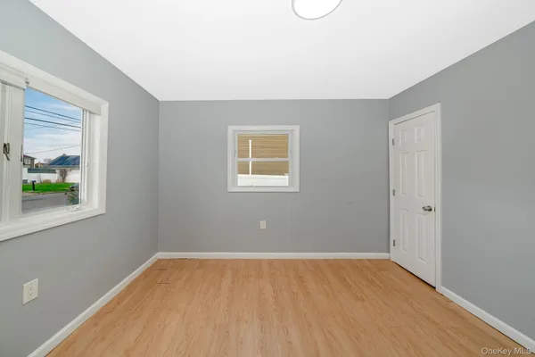 $514,999 | 33 East Seacrest Avenue, Lindenhurst, NY 11757