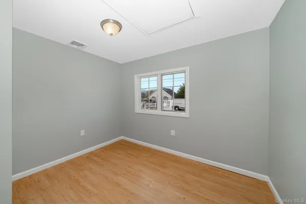 $514,999 | 33 East Seacrest Avenue, Lindenhurst, NY 11757