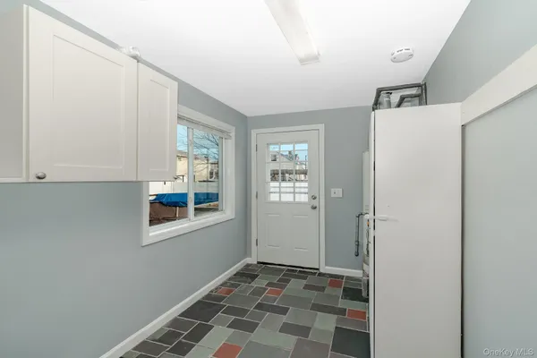 $514,999 | 33 East Seacrest Avenue, Lindenhurst, NY 11757