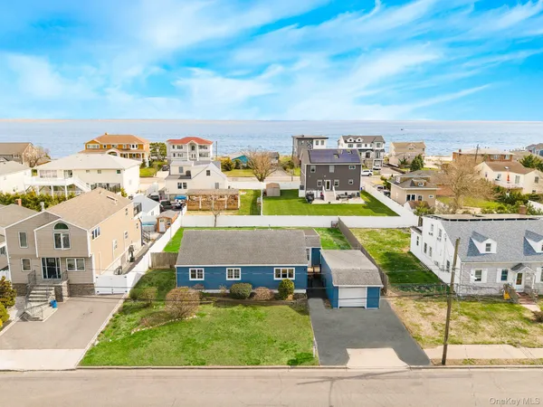 $514,999 | 33 East Seacrest Avenue, Lindenhurst, NY 11757