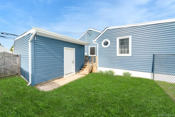 $514,999 | 33 East Seacrest Avenue, Lindenhurst, NY 11757