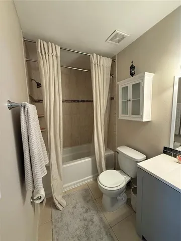 $2,100 | 10053 Lake Oak Circle, Tampa, FL 33624