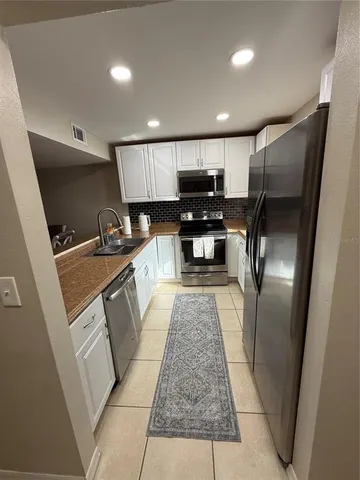 $2,100 | 10053 Lake Oak Circle, Tampa, FL 33624