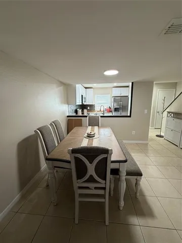 $2,100 | 10053 Lake Oak Circle, Tampa, FL 33624