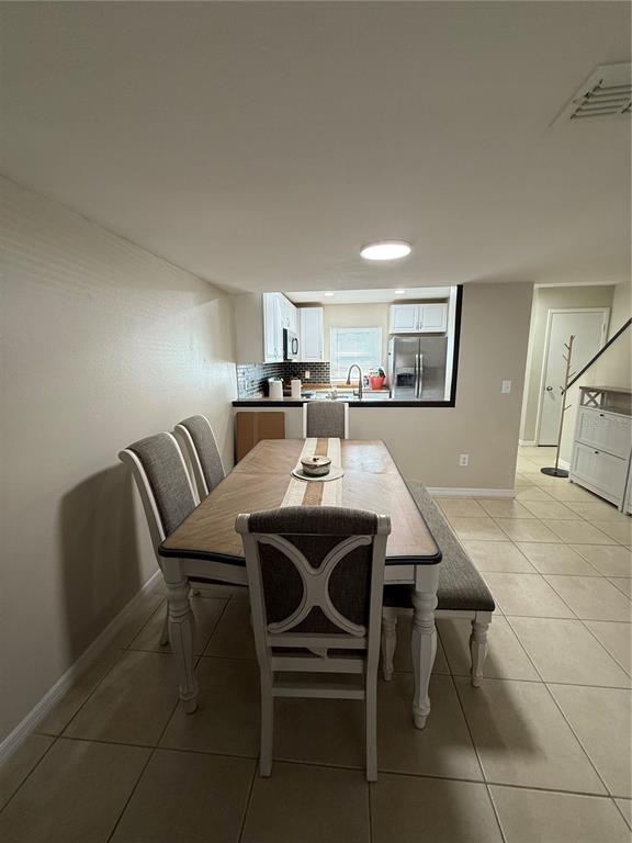 10053 Lake Oak Circle Tampa, FL 33624 - Photo 4 of 23