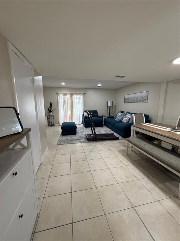 10053 Lake Oak Circle Tampa, FL 33624 - Photo 7 of 23