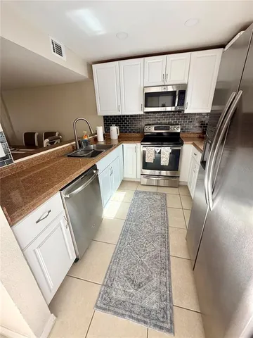 $2,100 | 10053 Lake Oak Circle, Tampa, FL 33624