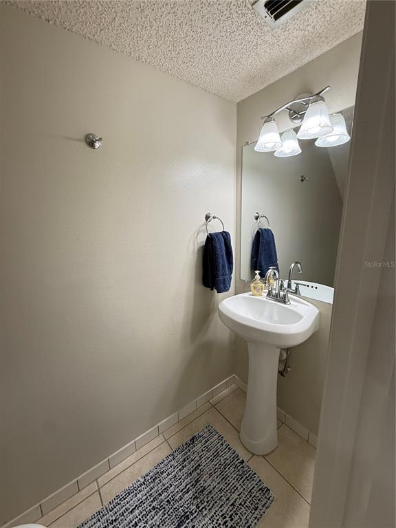 10053 Lake Oak Circle Tampa, FL 33624 - Photo 8 of 23