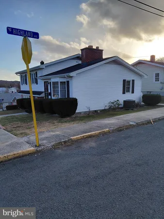 $215,000 | 112 Grant Street, Petersburg, WV 26847