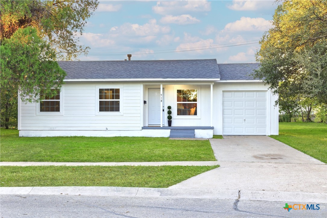 918 Fannin Loop Temple, TX 76501 - Photo 1 of 31 a front view of house with yard