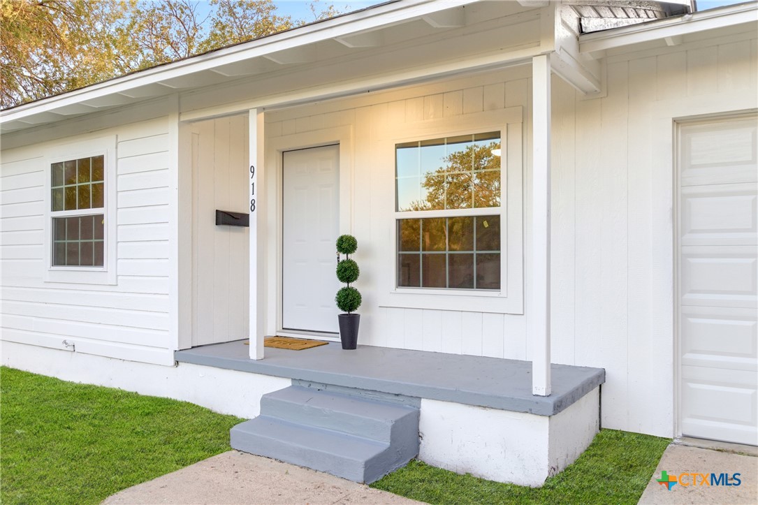 918 Fannin Loop Temple, TX 76501 - Photo 5 of 31 a front view of a house with a yard