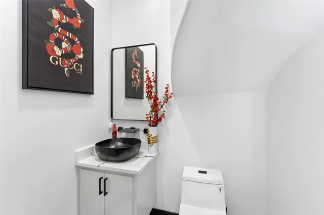 $749,999 | 7737 Edna Street, Houston, TX 77087