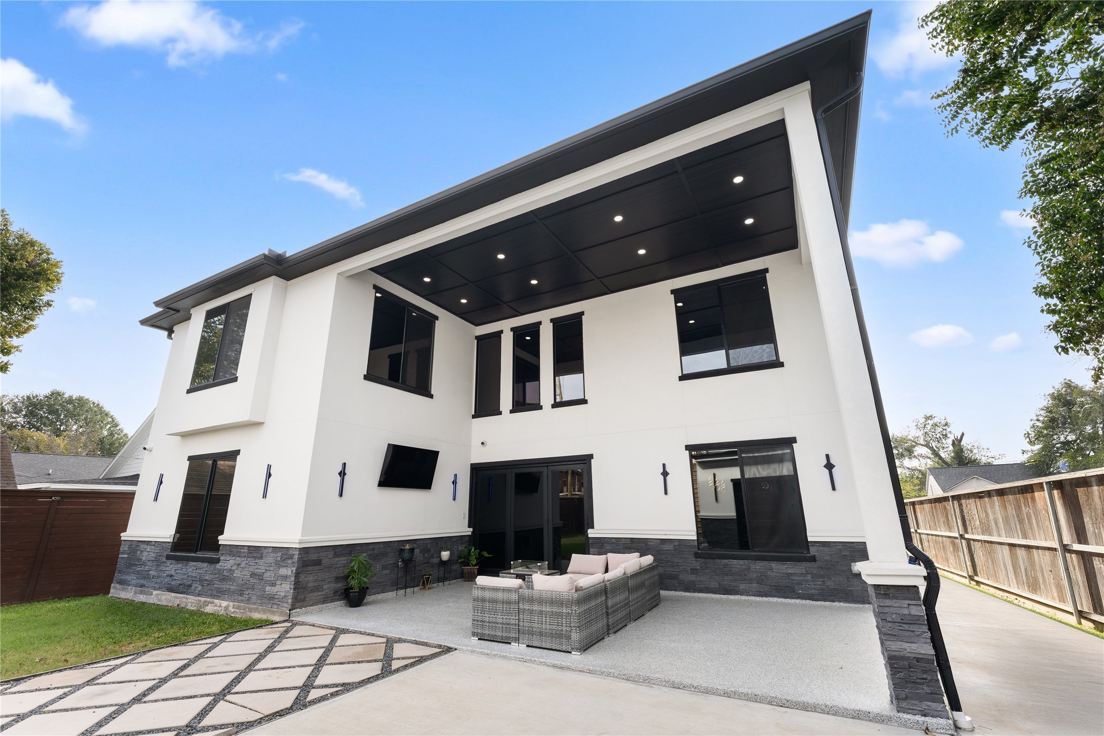 7737 Edna Street Houston, TX 77087 - Photo 41 of 43 a building outdoor space with patio furniture