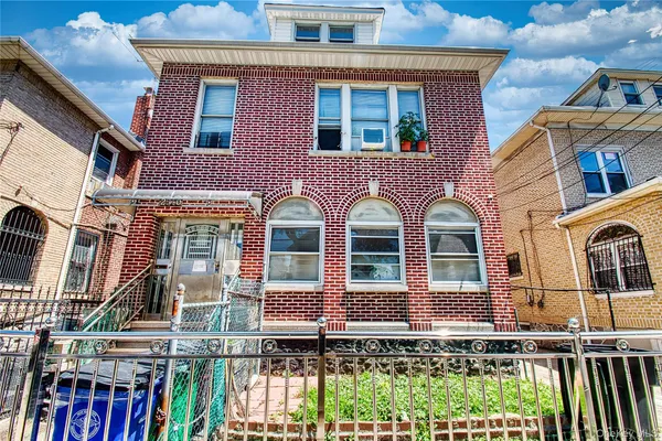 $1,400,000 | 2540 Davidson Avenue | Fordham