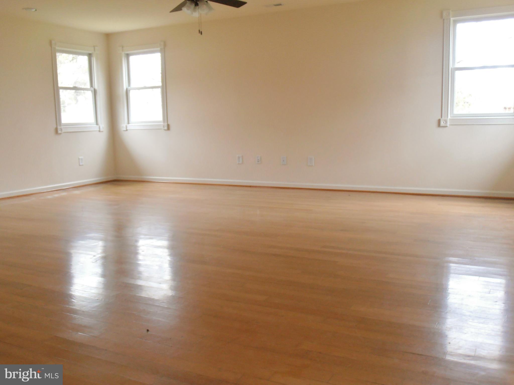 1023 Romancoke Road Stevensville, MD 21666 - Photo 8 of 26 Living Room