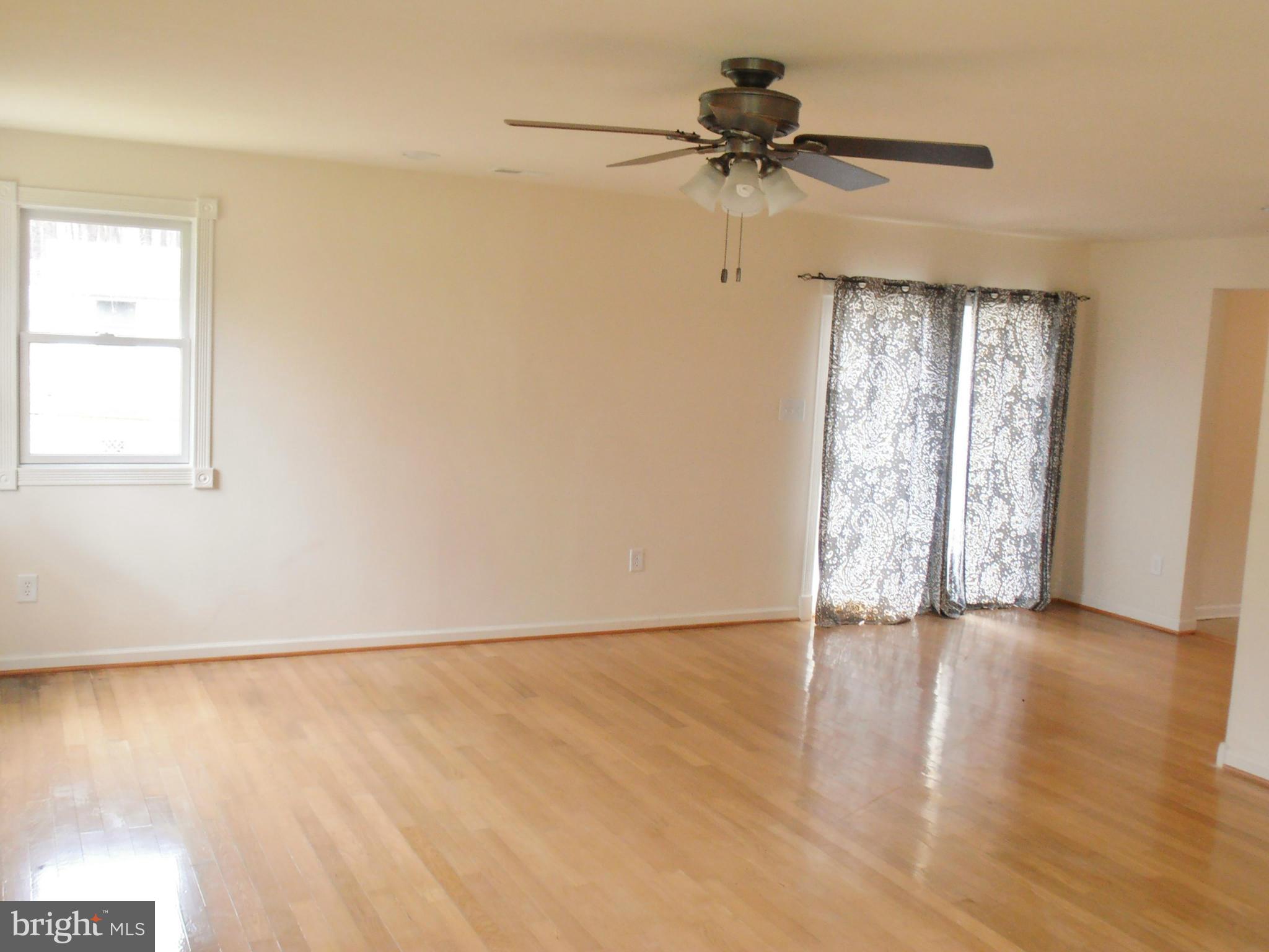 1023 Romancoke Road Stevensville, MD 21666 - Photo 9 of 26 Living Room