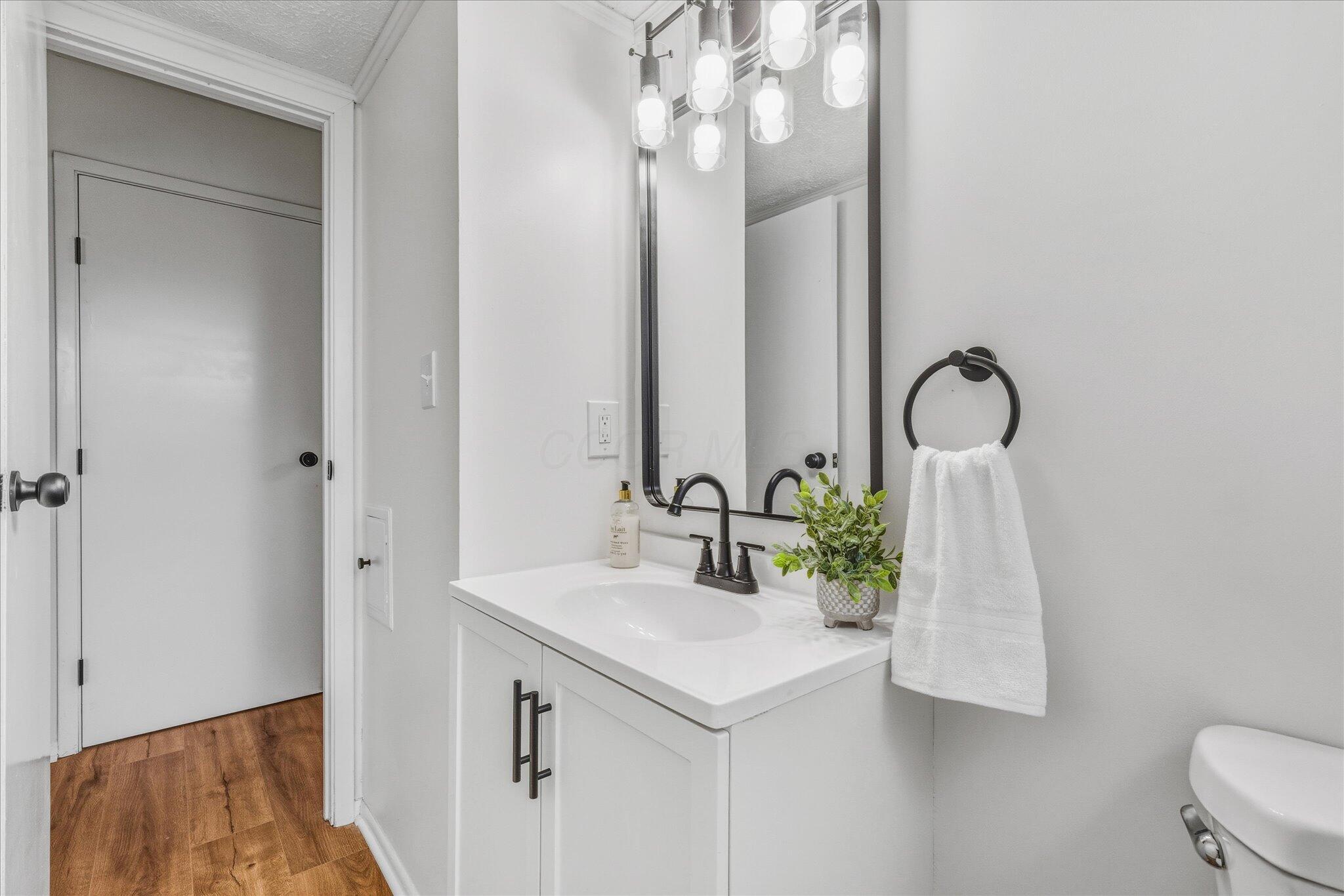1929 Holly Ridge Road Columbus, OH 43219 - Photo 13 of 41 27-0X6A5697