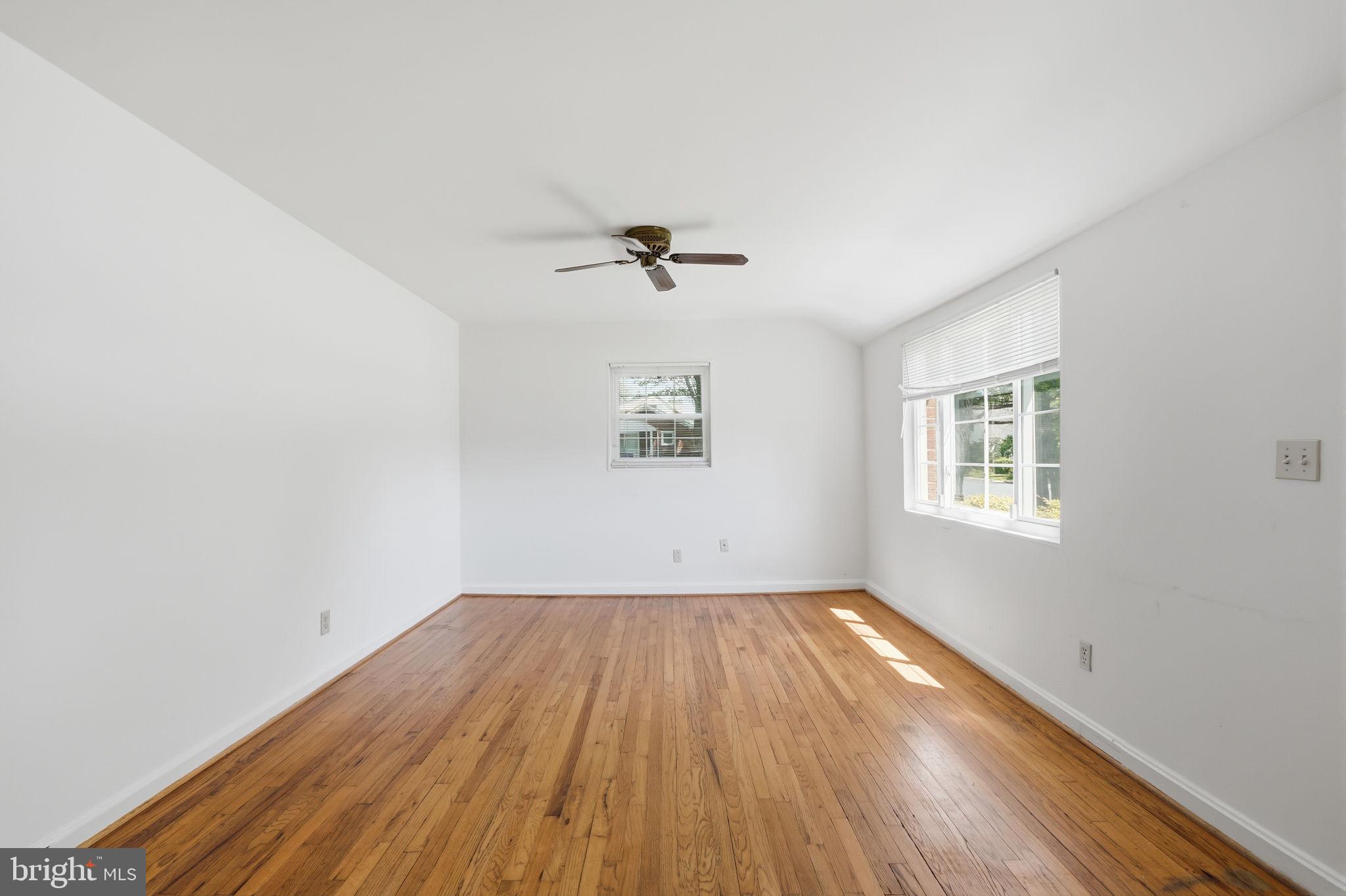 2911 Weisman Road Silver Spring, MD 20902 - Photo 3 of 21 Living Room
