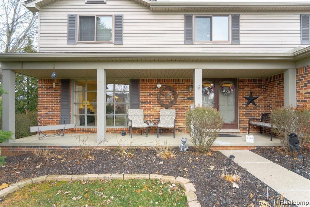 2810 Sandhurst Rochester Hills, MI 48307 - Photo 2 of 33