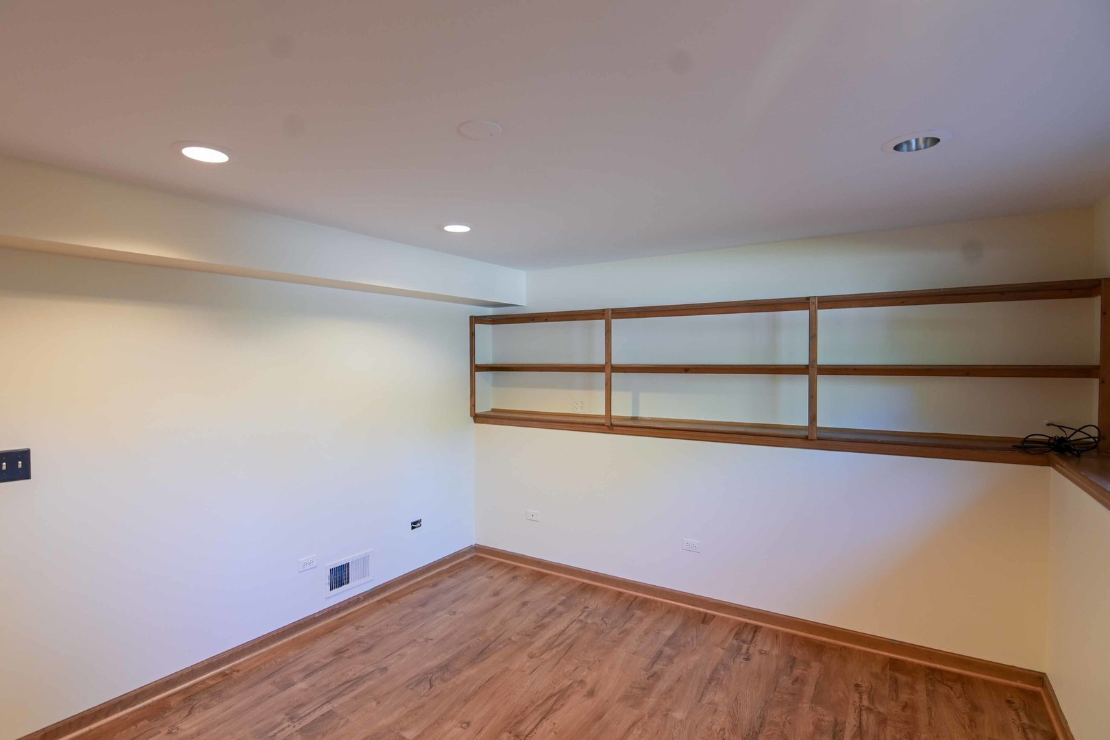 2729 Lowery Court Zion, IL 60099 - Photo 23 of 36 a view of an empty room