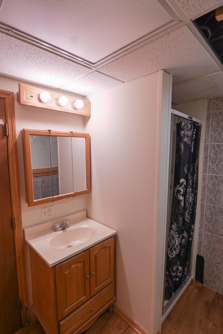 2729 Lowery Court Zion, IL 60099 - Photo 27 of 36 a bathroom with a sink and a mirror