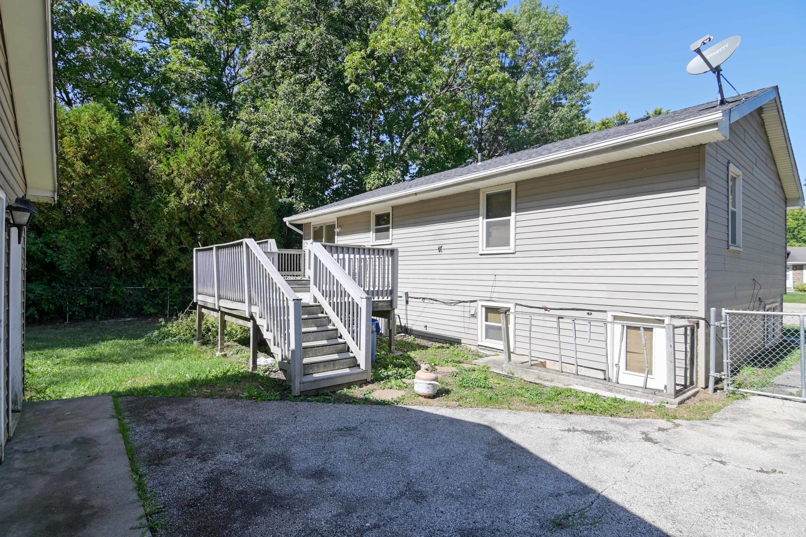 2729 Lowery Court Zion, IL 60099 - Photo 32 of 36 a front view of a house with a yard