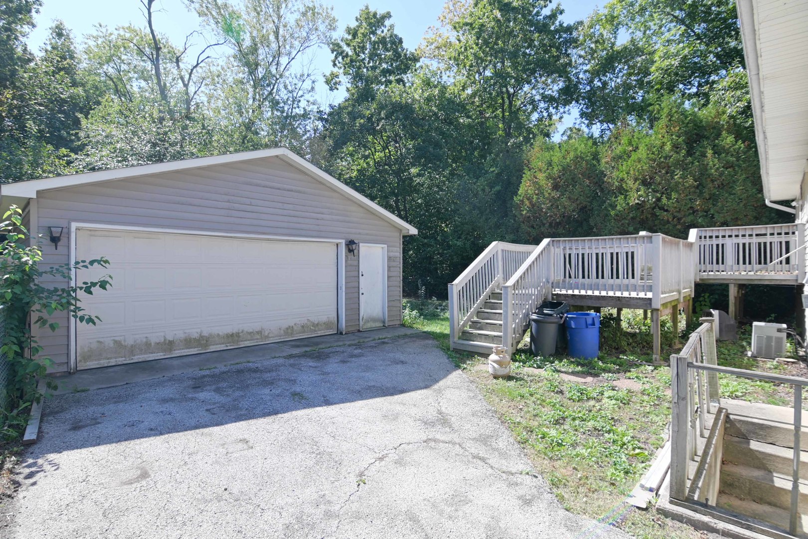 2729 Lowery Court Zion, IL 60099 - Photo 33 of 36 a front view of a house with garden