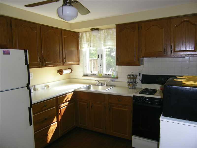 360 Wheeler Street McKees Rocks, PA 15136 - Photo 2 of 21 Kitchen.