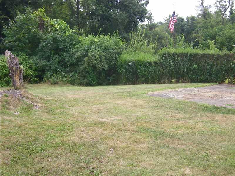 360 Wheeler Street McKees Rocks, PA 15136 - Photo 19 of 21 Yard/Garden.