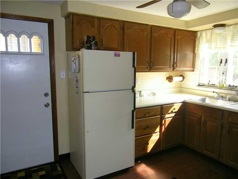 360 Wheeler Street McKees Rocks, PA 15136 - Photo 4 of 21 Kitchen.