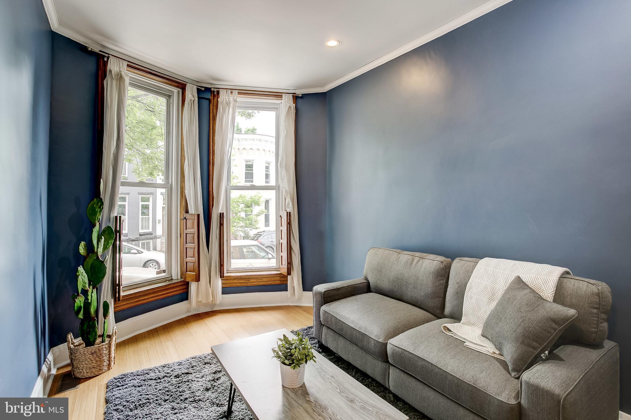 848 West 35th Street Baltimore, MD 21211 - Photo 3 of 32 historic bow front home