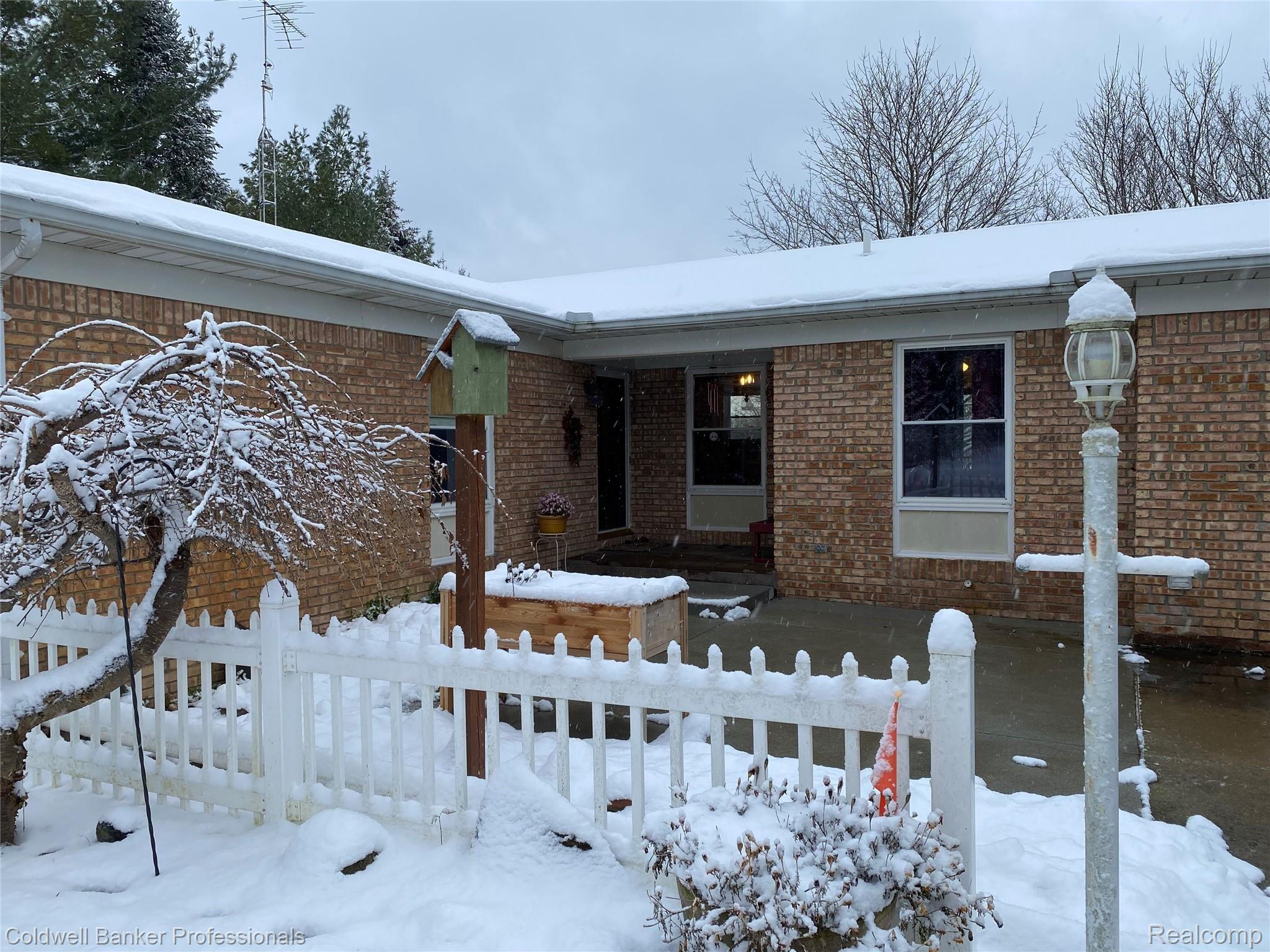 2050 Bone Road Holly, MI 48442 - Photo 2 of 24 IMG-2976.jpg